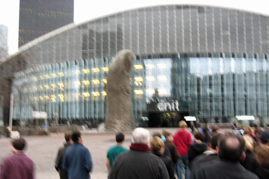 Walking to La Defense in Paris, with the Thumb